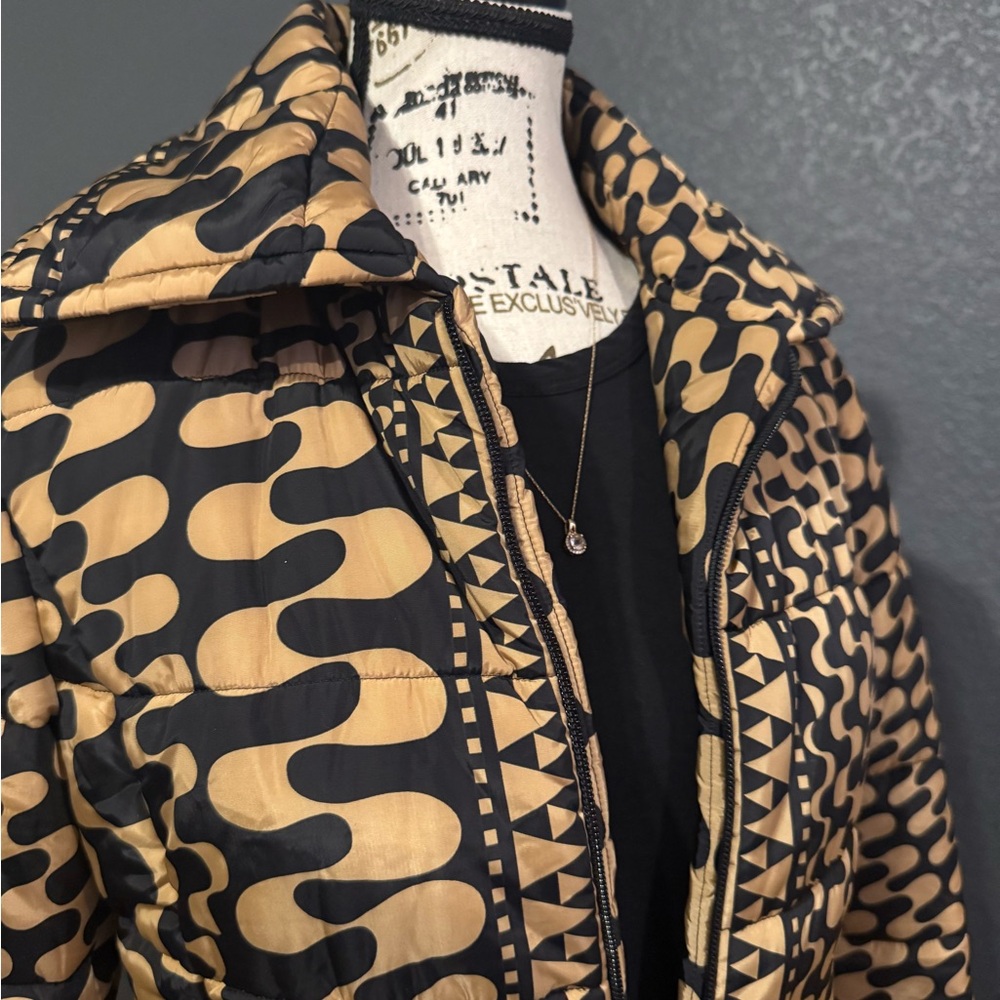 Debra C Beverly Hills Italian Designer Jacket Size 6 Gold & Black Geometric Prnt - Picture 3 of 13